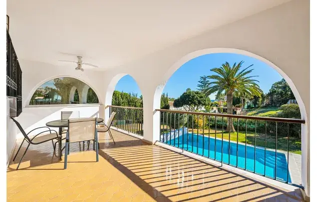 Villa Andaluza Moderna 5 Dormitorios Piscina Climatizada Estepona