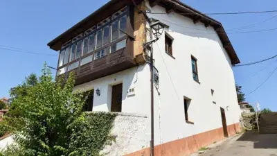 Casa en Venta en Comillas: Reformada con Vistas al Mar