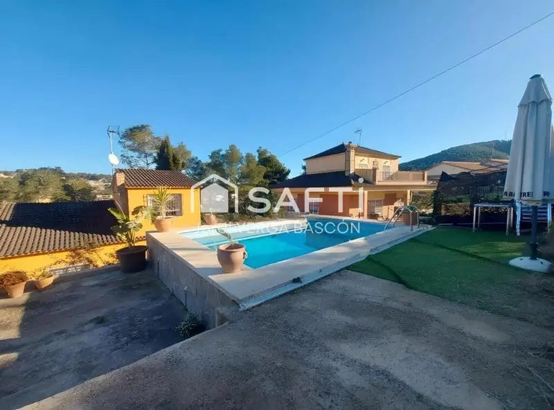 Chalet en venta en Vallirana, Barcelona
