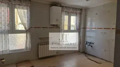 Piso en venta en Calle Ebro, Número 16