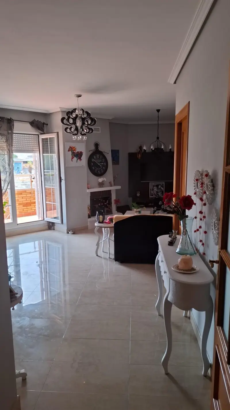 Dúplex en venta. Triplex de 4 dorm, 3 baños, gran terraza y garaje prIvado en la mejor zona de Almeria, la Vega de Aca. Cercano a la playa.