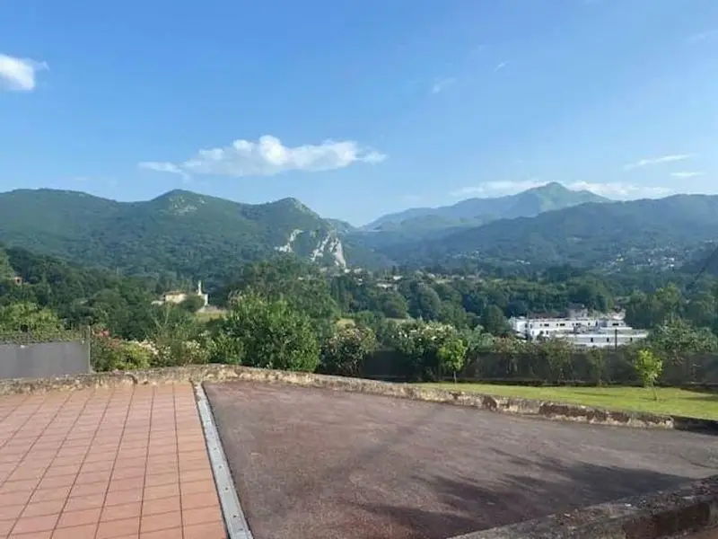 Chalet en Oviedo con 5 dormitorios y parcela de 1200m2