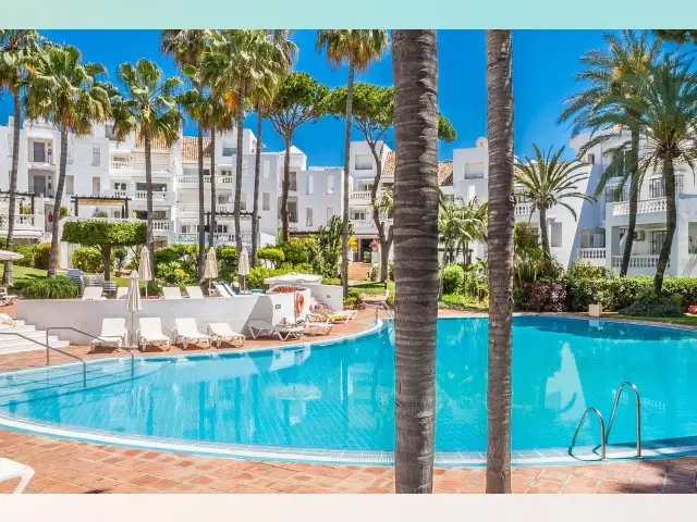 Piso de 3 Dormitorios en venta Elviria, España