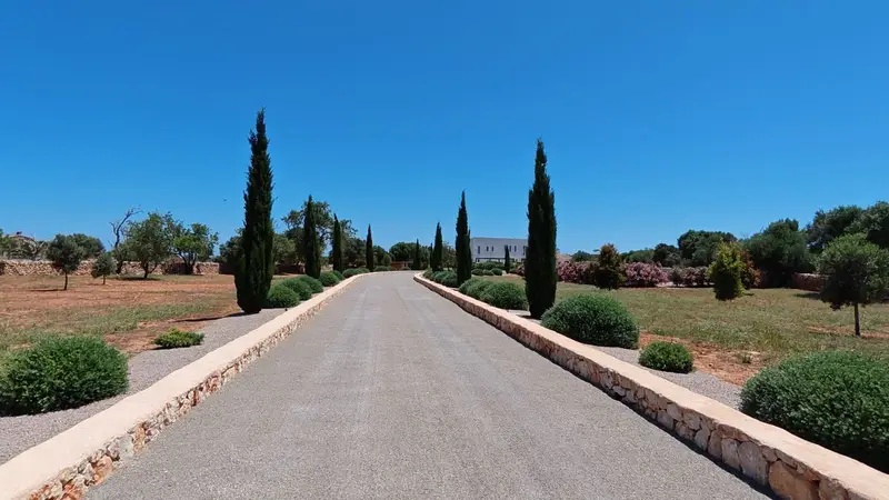 Chalet de Lujo en Venta en Mallorca: Moderna Finca con Piscina