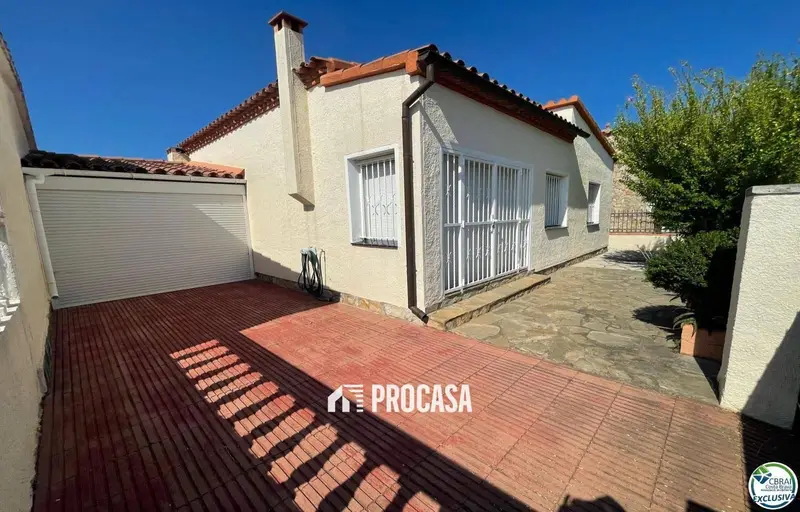 Chalet en venta en Roses Girona cerca de la playa