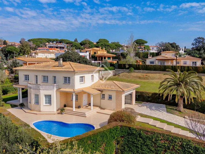 Chalet en Venta Platja dAro Girona con Piscina y Jardin