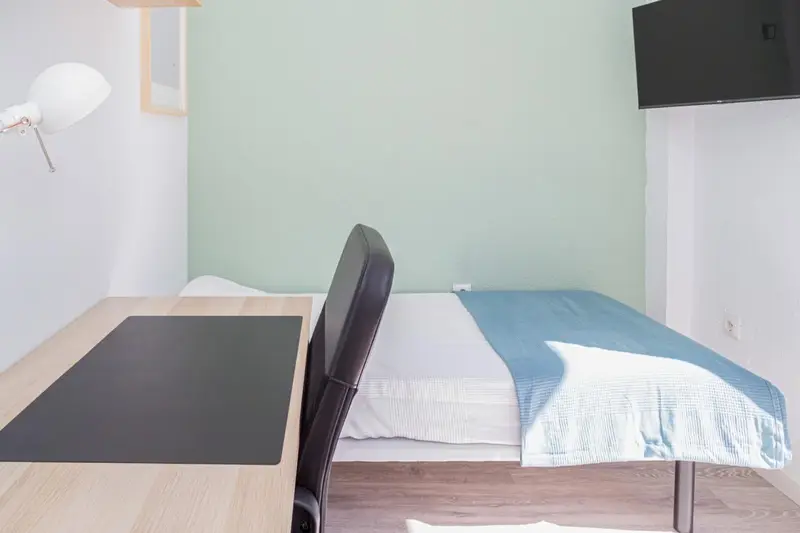 Habitacion acogedora con balcon para estudiantes
