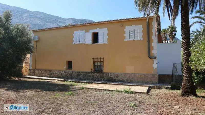 Chalet en Alquiler Anual Montgó Denia con Piscina