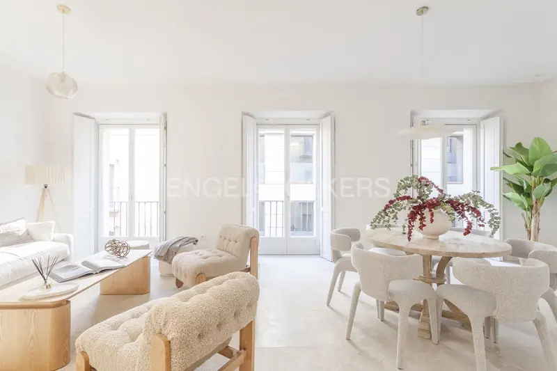 Apartamento en Palacio Madrid  3 Dormitorios  Lujo Reformado