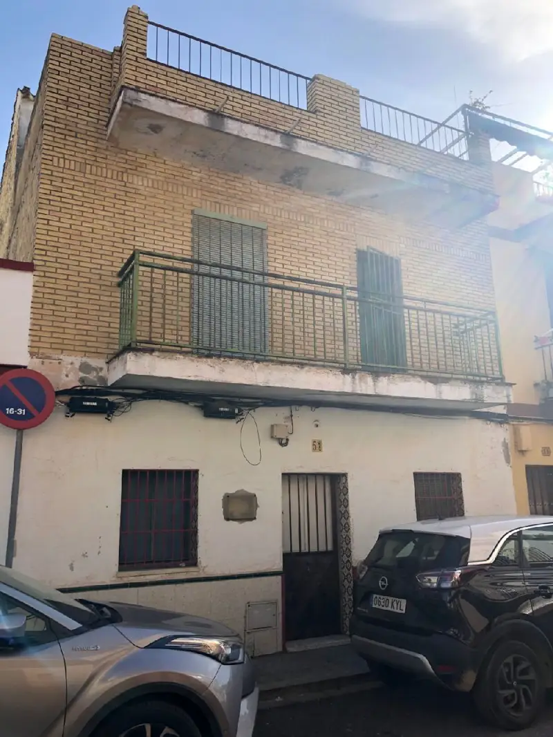 Casa en Torreblanca Sevilla Este para Reformar con Dos Viviendas