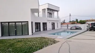 Chalet en Venta en Playa Bahia Dorada Estepona
