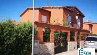 Casa adosada en venta en Alcabón