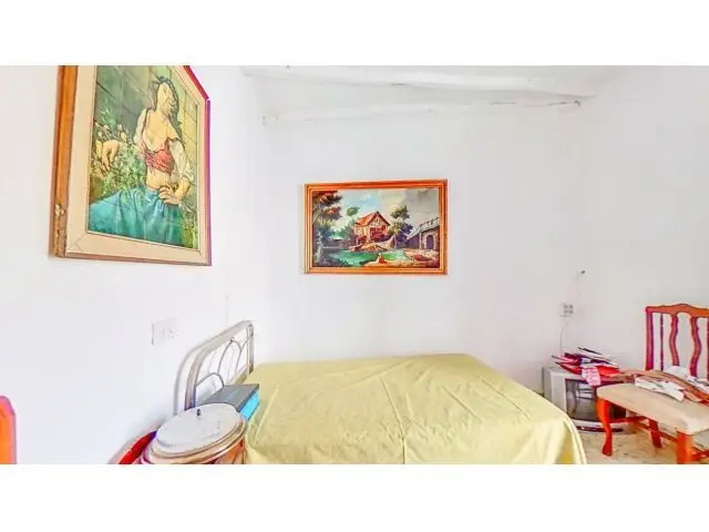 Casa y Local Comercial en Gran Terreno de 420 m2 Granada