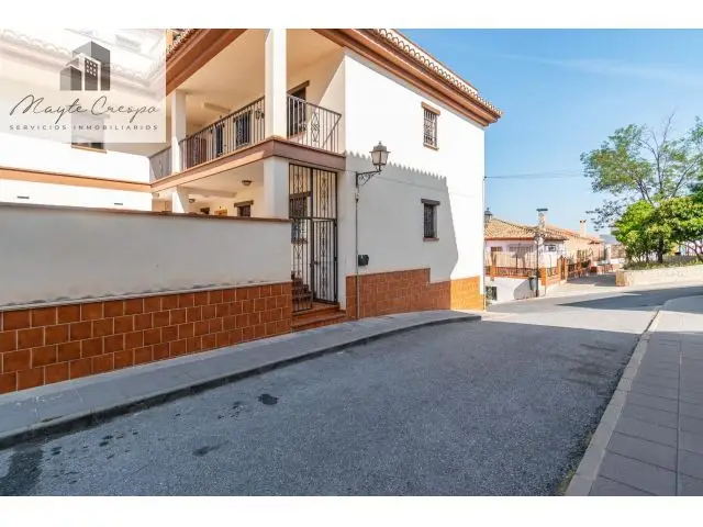 Primera Vivienda La Zubia: Piso con Patio Garaje y Trastero