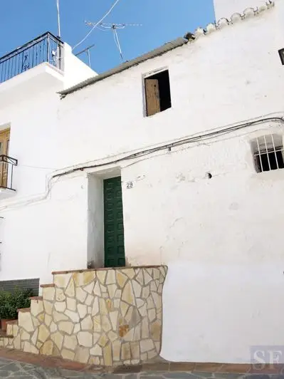 Casa Rural en Sayalonga para Reformar 4 Dormitorios