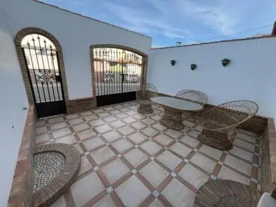 Adosada en Pilas junto Plaza de Las Carreritas