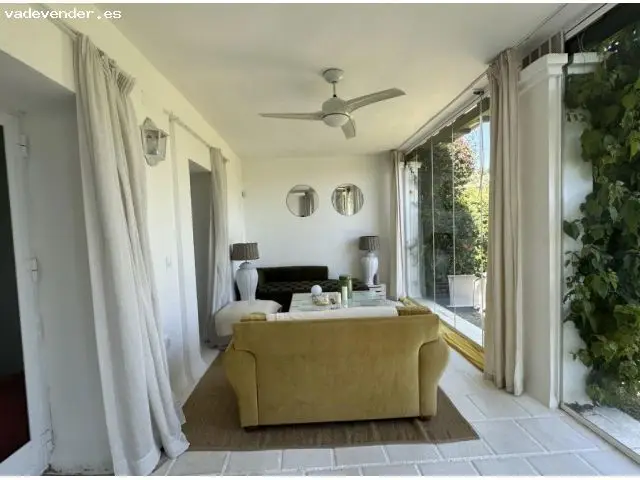 Apartamento en Benahavis con 2 dormitorios y terraza privada