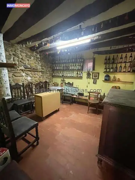 Casa en venta en Tarazona con patio y buhardilla