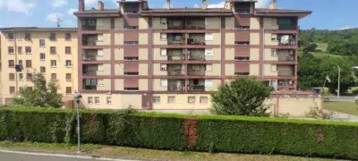 Piso en Venta - 107m2 -  3 Habitaciones - Garaje - Cerca del Campo de Ellakuri
