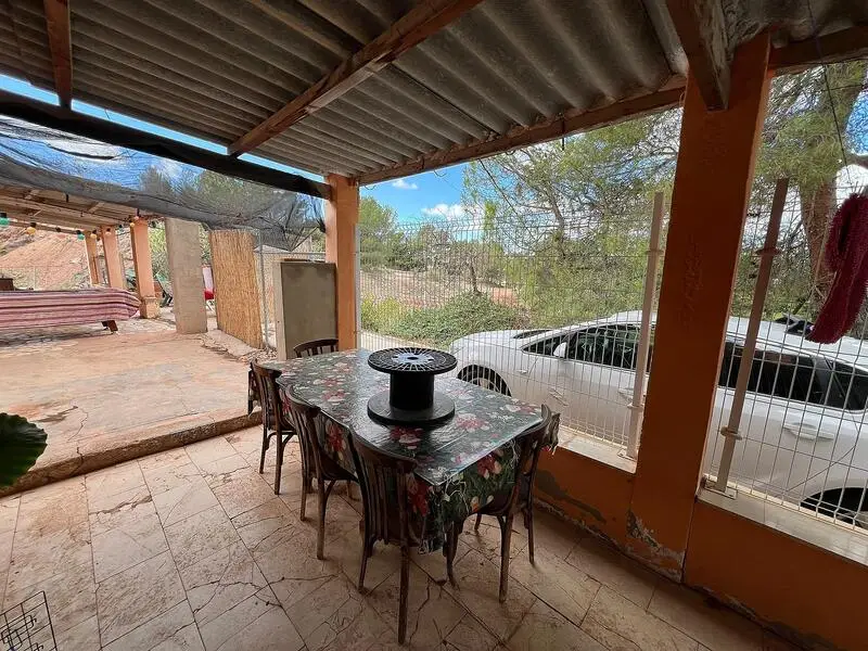 Casa de Campo con 2 Habitaciones Cueva en Pinoso