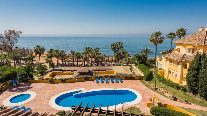 Adosado 4 Dormitorios Primera Linea de Playa Marbella