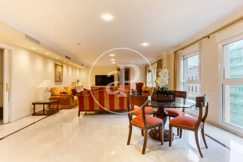 Apartamento en Alquiler Valencia 5 Dormitorios 3 Baños Amueblado