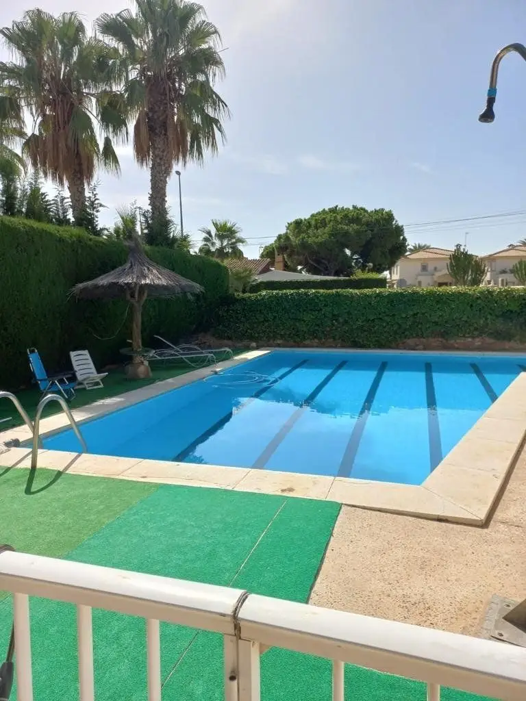 Villa en Punta Prima Orihuela Costa con Piscina 5 Dormitorios