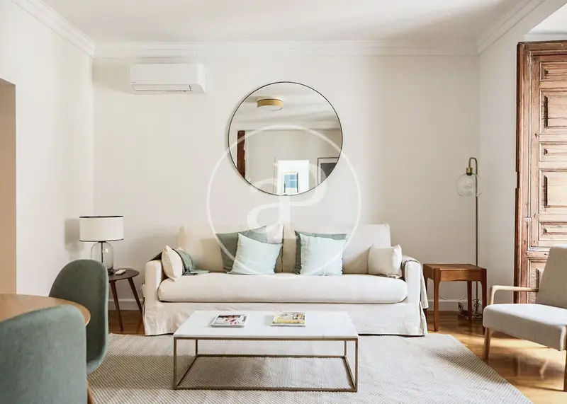 Alquiler Piso Plaza Santa Ana 60m2 Amueblado