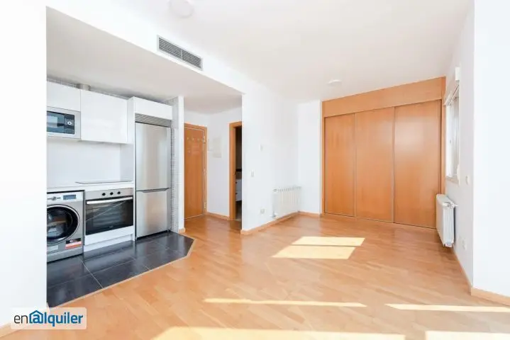 Alquiler Estudio con Terraza Garaje y Trastero en Madrid