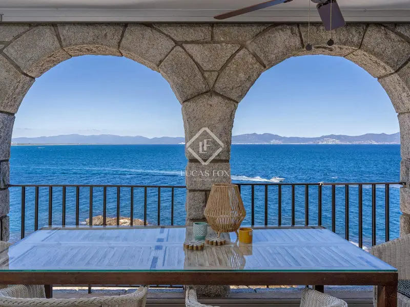 Dúplex en L'Escala con Vistas Panorámicas al Mar
