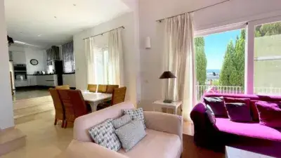 Villa Moderna con Vistas al Golf y Piscina Privada