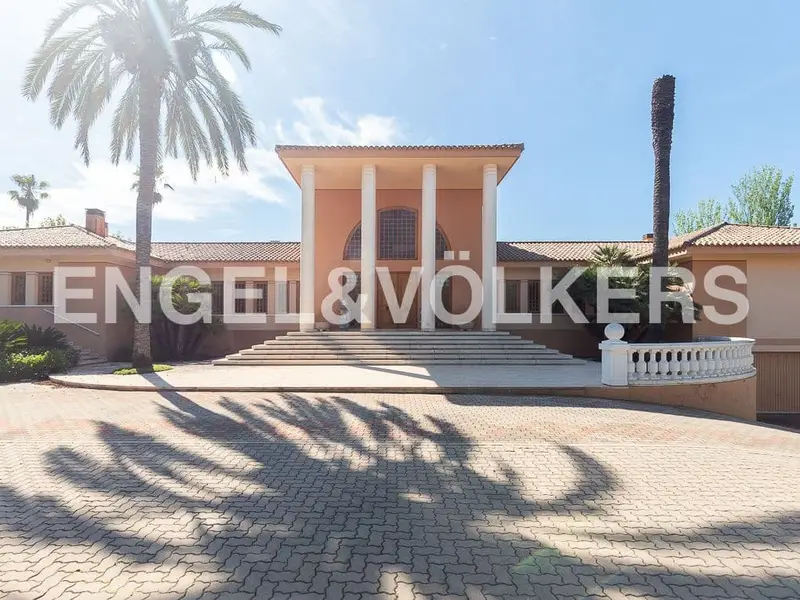 Chalet de Lujo en Ontinyent con Piscina y Bodega