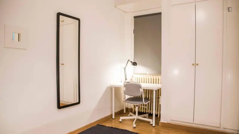 Habitacion Doble en Piso Reformado Cerca del Metro en Valencia