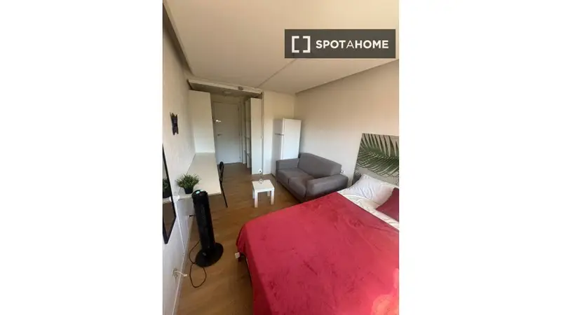 Habitación en piso compartido en madrid.