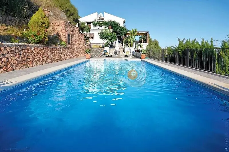 7 Dormitorios Villa en Frigiliana con Piscina y Jacuzzi