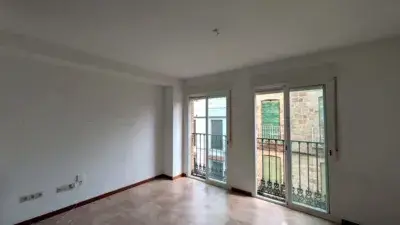 Piso en venta en Calle Zambrana Linares 3 habitaciones 2 baños
