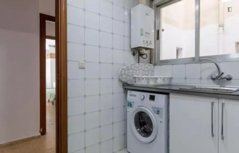 Habitacion Doble con Baño Privado en Piso Compartido