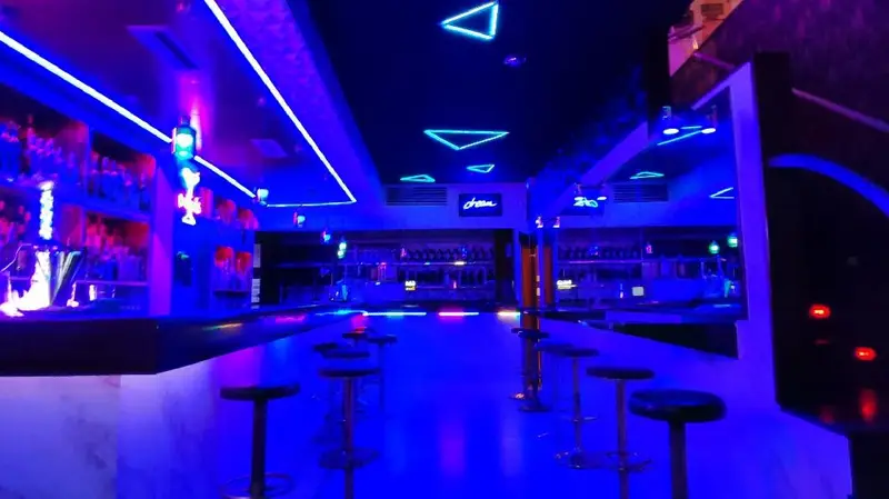 Venta Local Comercial Sants Badal Barcelona Pub Musical Traspaso