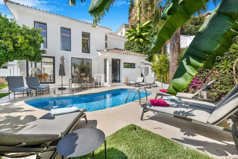 Villa de 4 Dormitorios en Alquiler a Corto Plazo Nueva Andalucía