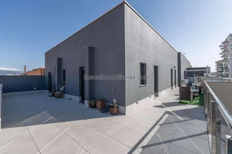Atico en venta en Granada con terraza y vistas a Sierra Nevada