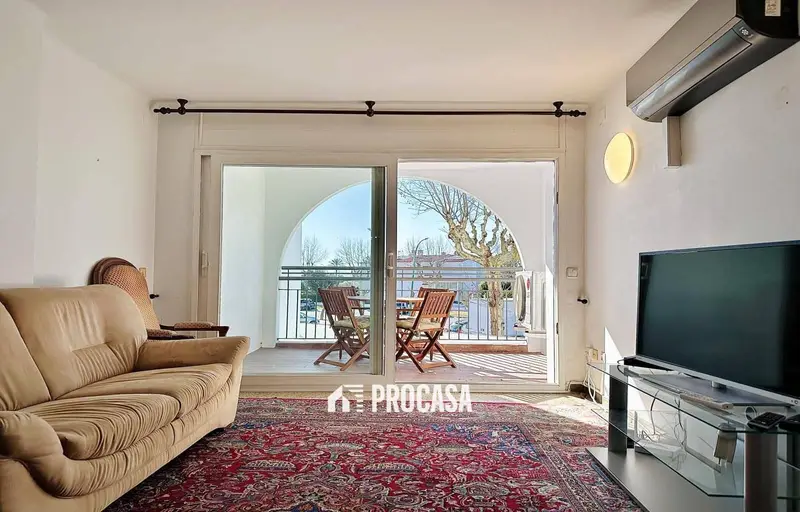 Apartamento en Empuriabrava con vistas al mar