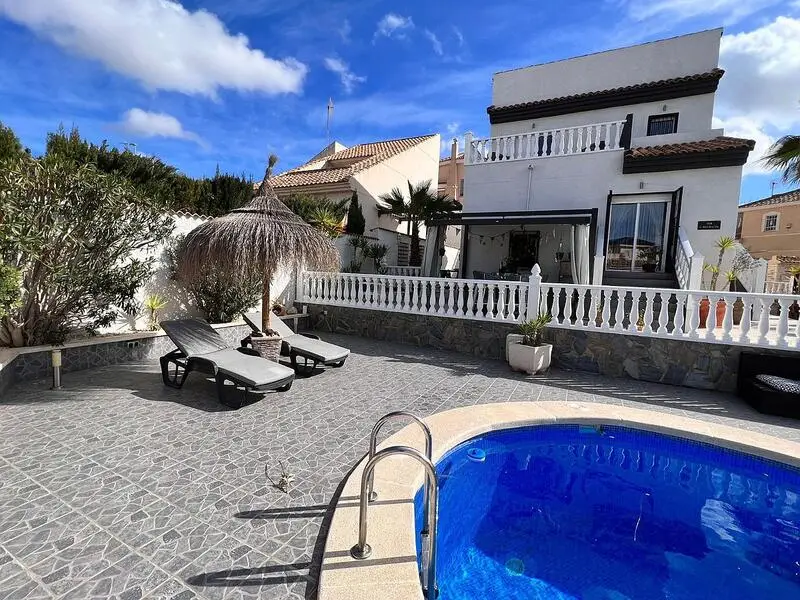 Villa de Lujo en Benijófar 2 Dormitorios Piscina Privada
