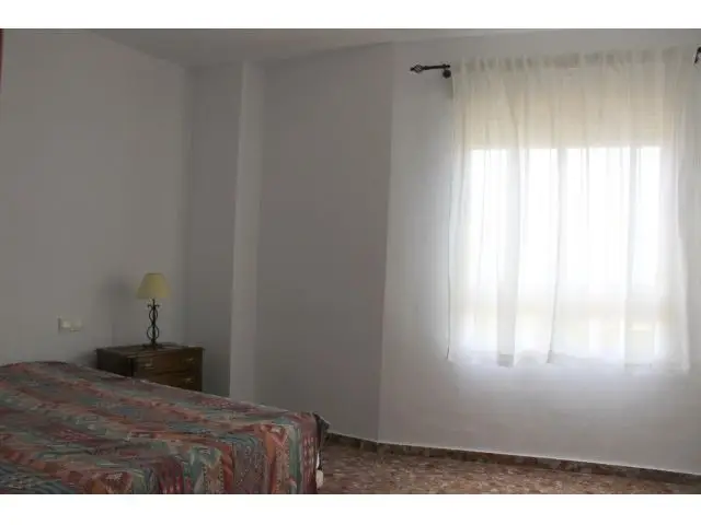 Piso en Oliva con Vistas al Mar y Parking Cercano