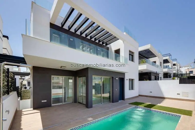 Villa en venta Torrevieja 5 dormitorios piscina privada
