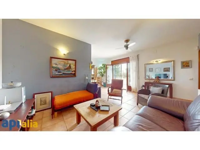 Casa en Cala Canyelles con Piscina y Garaje para 3 Coches