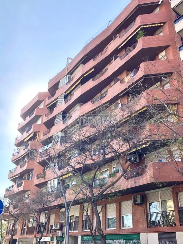 Piso en venta Horta Guinardo 4 dormitorios parking trastero