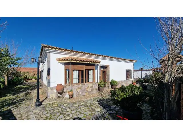 Alquiler Chalet Higuera Vargas 3 Dormitorios Jardin Piscina