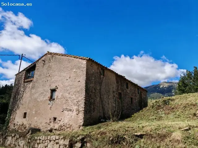 Masia en Montseny con terreno 17000m2 ideal para reforma