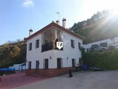 Finca Rustica con Dos Casas en Colmenar cerca de Malaga