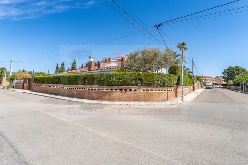 Venta Chalet con garaje en Mont-Roig del Camp - Ref: 9002